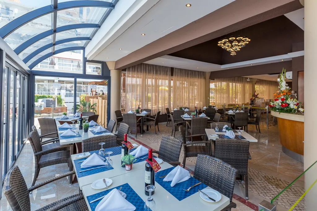 Restaurant, Muthu Clube Praia da Oura, Algarve