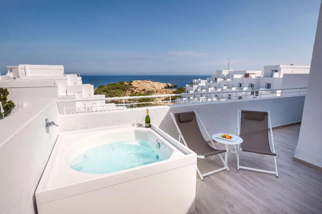 JUNIOR SUITE DELUXE WITH JACUZZI Room, Barcelo Portinatx, Ibiza