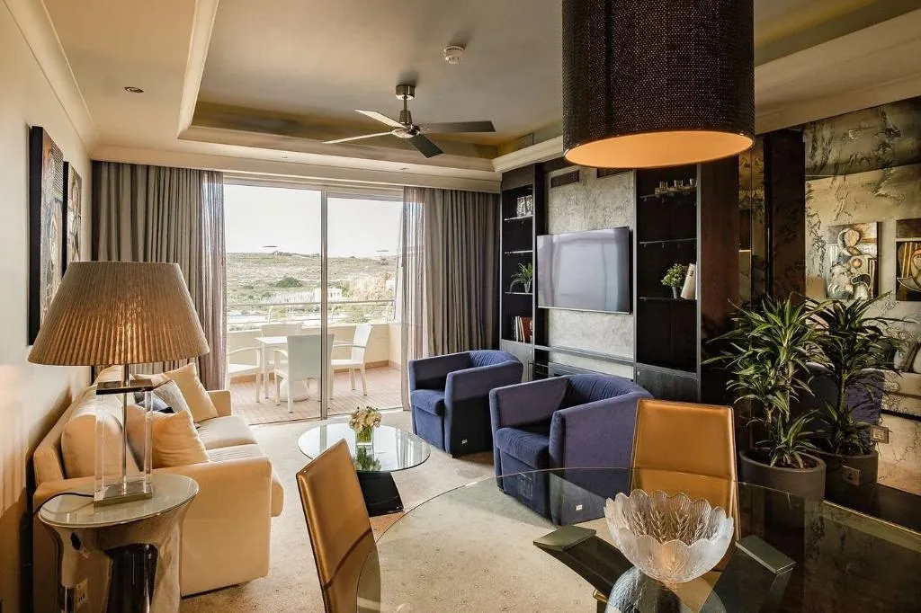 SUITE WITH VIEWS Room, Radisson Blu Resort & Spa Golden Sands, Malta