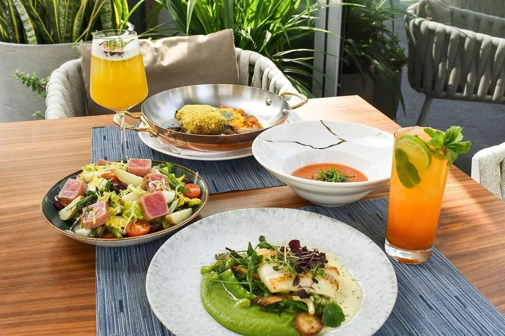 Restaurant, The St. Regis Dubai, The Palm, Dubai