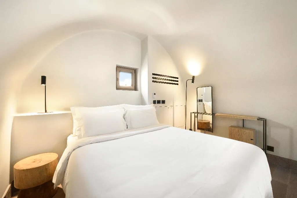 JUNIOR SUITE STANDARD Room, Radisson Blu Zaffron Resort, Santorini