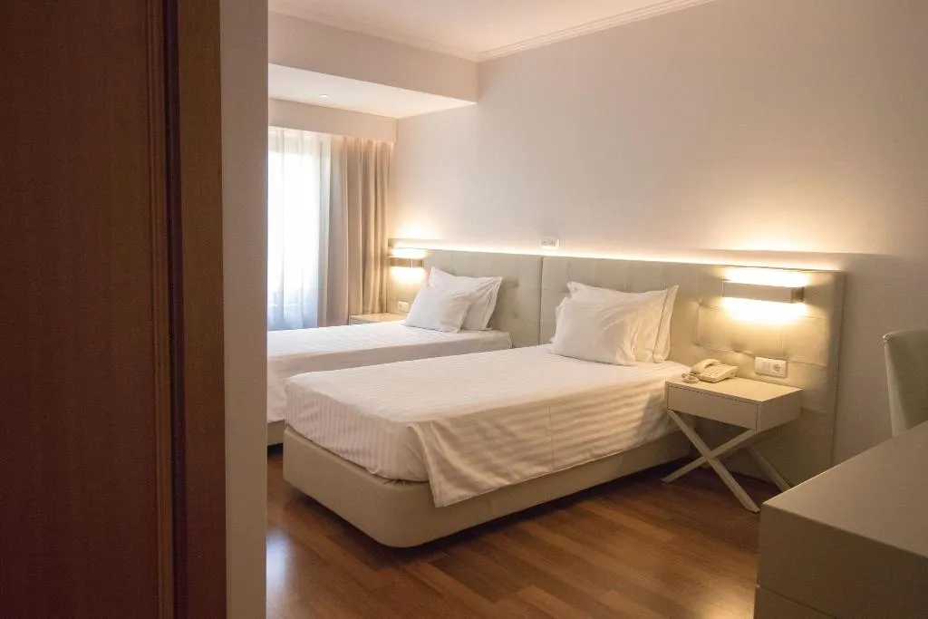 Double or Twin WITH DOUBLE BED Room, Travel Park, Lisbon
