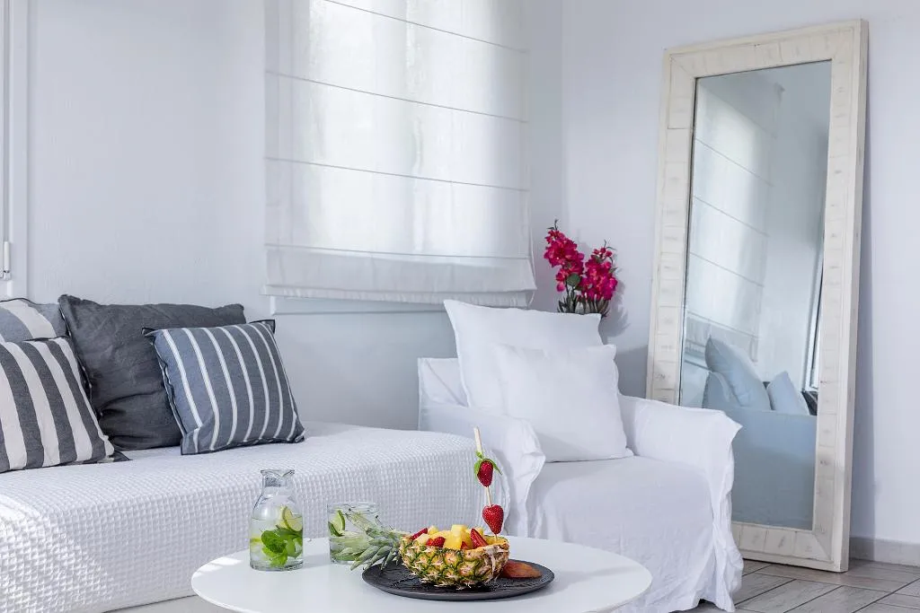 SUITE WITH JACUZZI Room, Ostraco Suites, Mykonos