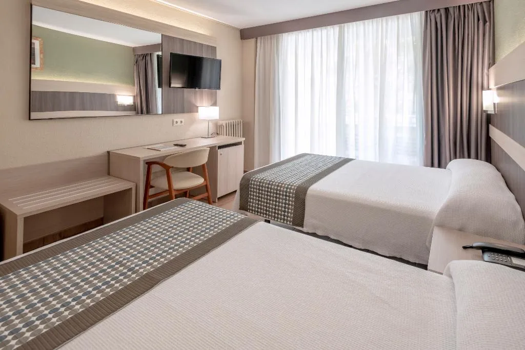Double or Twin CAPACITY 4 Room, 4R Playa Park, Costa Dorada
