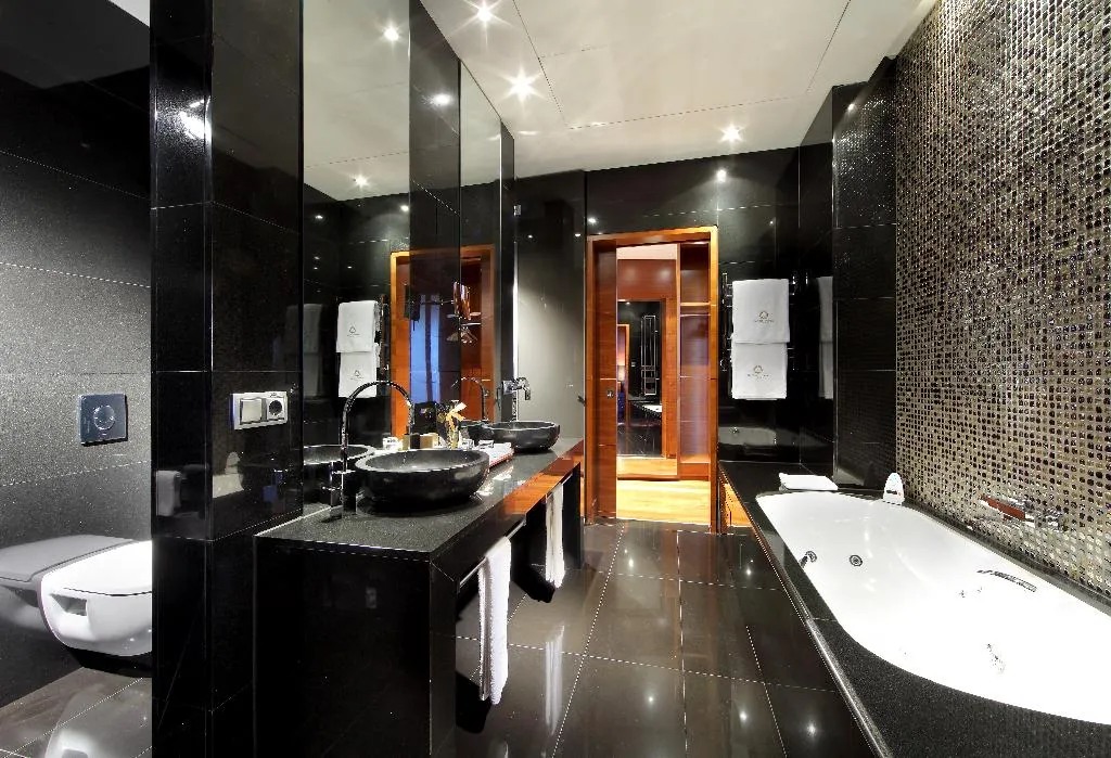 JUNIOR SUITE STANDARD Room, Eurostars Madrid Tower, Madrid