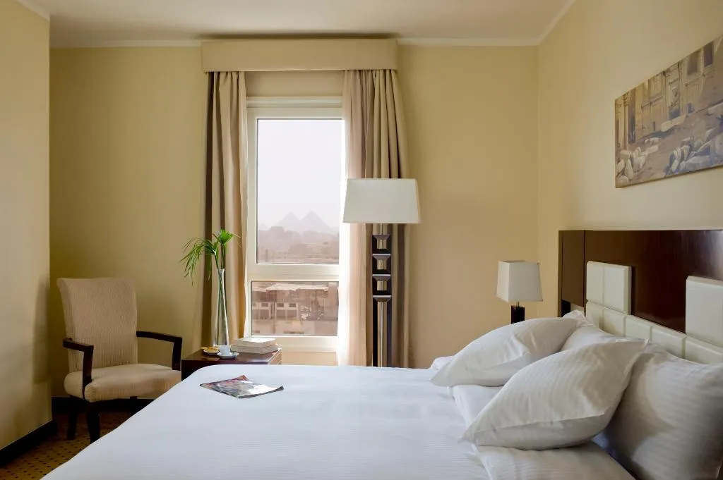 JUNIOR SUITE DELUXE WITH VIEWS Room, Barcelo Cairo Pyramids, Cairo