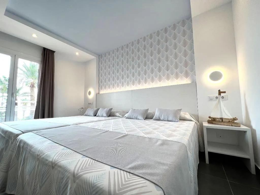 QUADRUPLE WITH BALCONY Room, Hotel Sorra Daurada Splash, Costa Brava