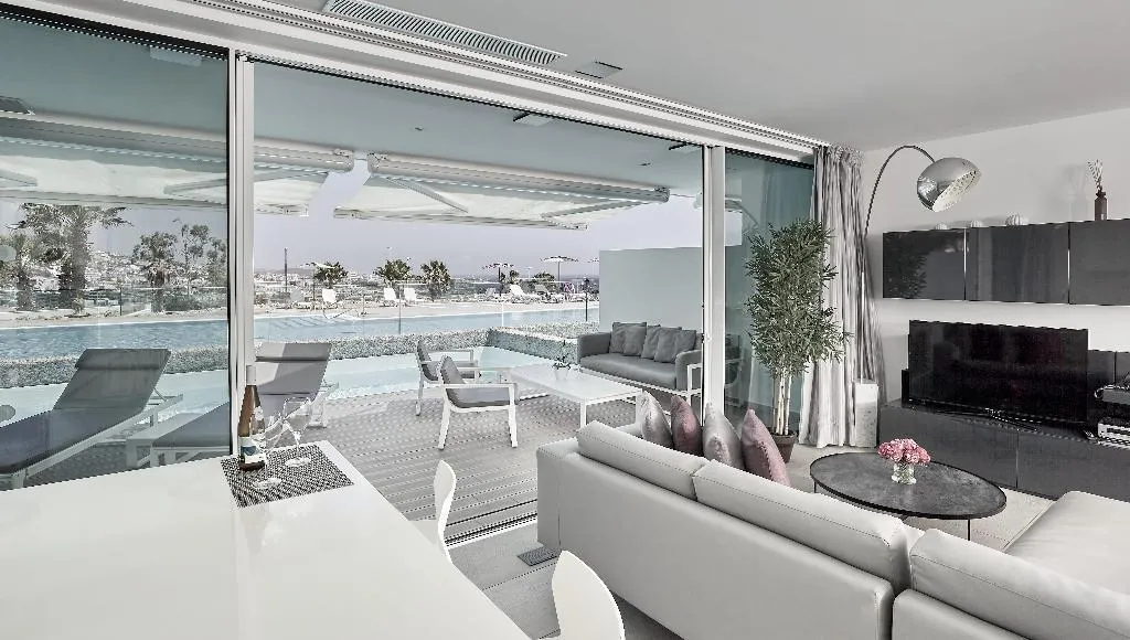 SUITE WITH PRIVATE POOL Room, Domes Baobab Suites, Tenerife