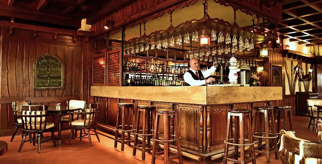 Bar, Pestana Carlton Madeira Premium Ocean Resort, Madeira