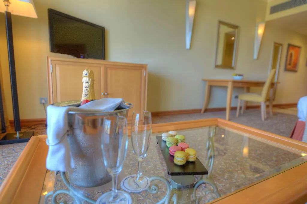 Room, Radisson Blu Resort & Spa Golden Sands, Malta