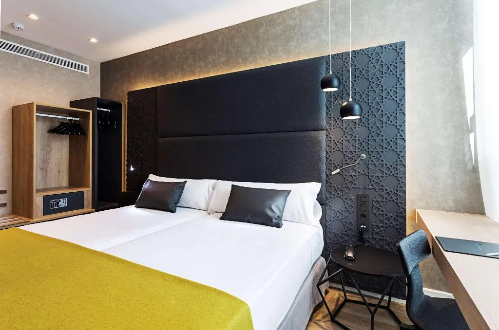 Room, Catalonia Giralda, Seville