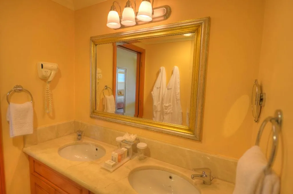 Room, Radisson Blu Resort & Spa Golden Sands, Malta