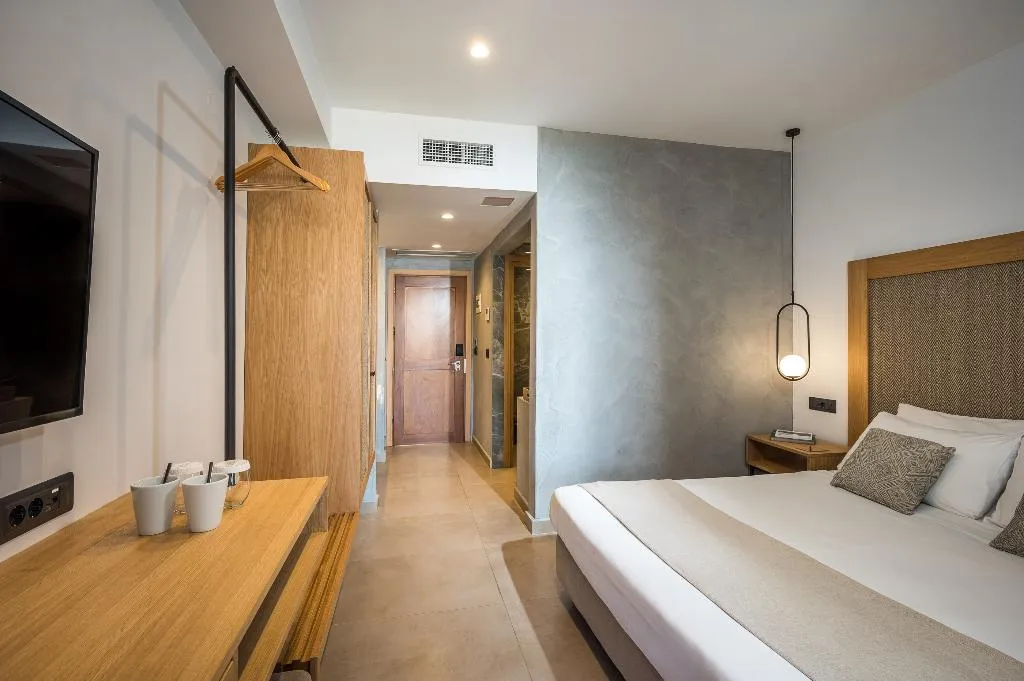 FAMILY ROOM TWO BEDROOMS Room, Stella Palace, Crete