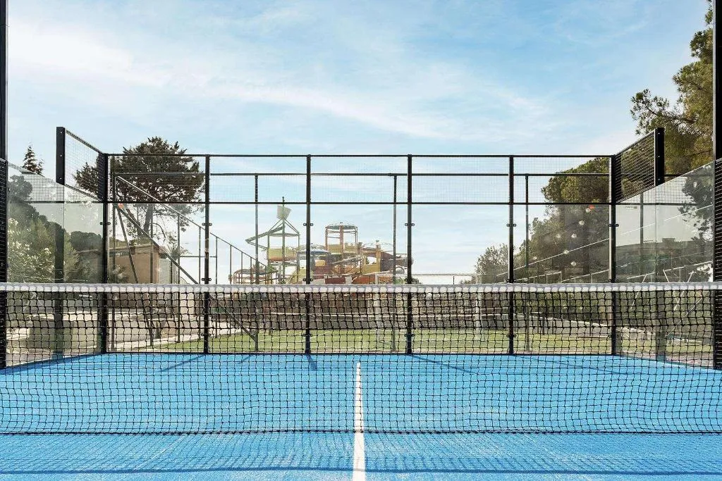 Sports and Entertainment, Ella Helea, Rhodes