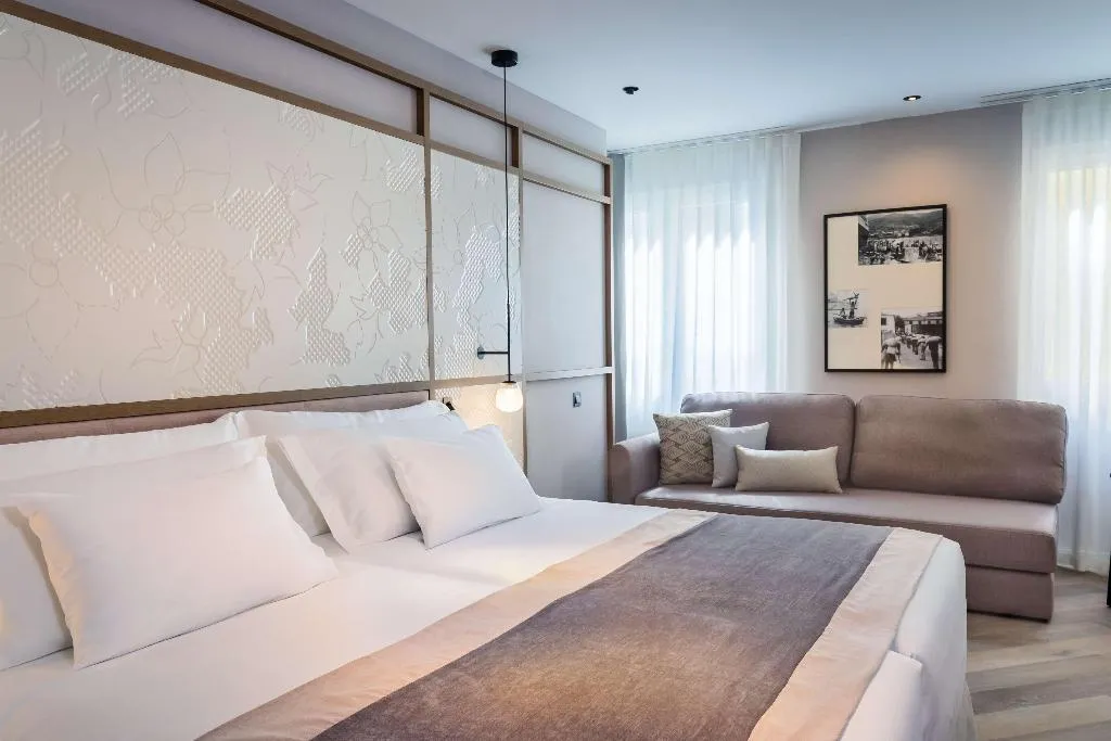 JUNIOR SUITE STANDARD Room, Barcelo Funchal Oldtown, Madeira