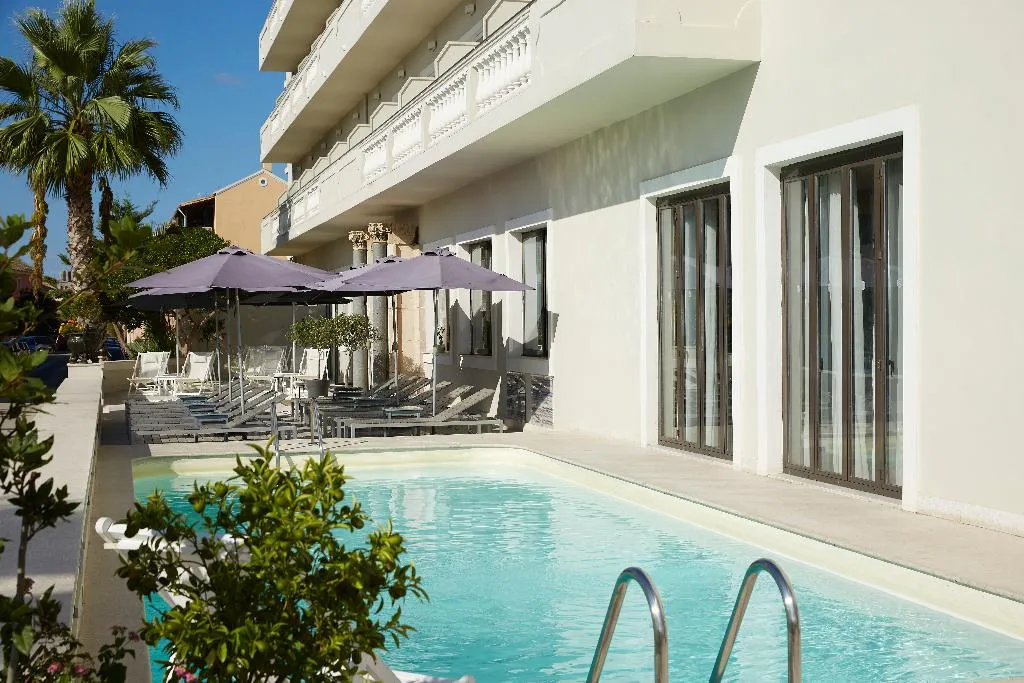 Pool, Mon Repos Palace, Corfu