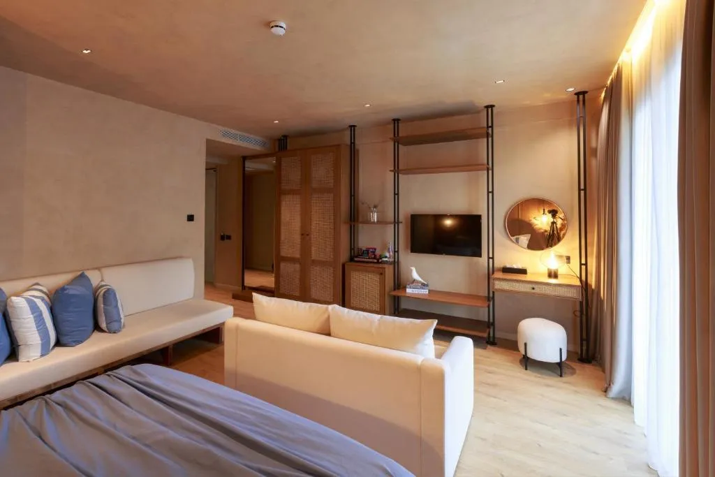 JUNIOR SUITE ONE BEDROOM ONE BATHROOM Room, Flower Garden Hotel, Durres