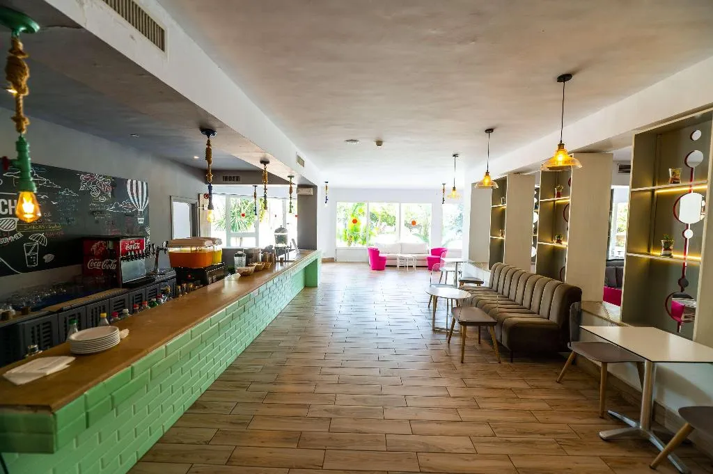 Bar, Golden Tulip President Hammamet, Tunisia
