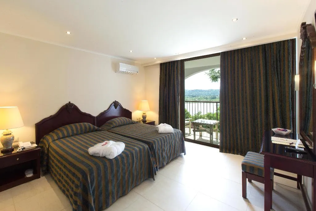 FAMILY ROOM GARDEN VIEW Room, Corfu Holiday Palace Hotel, Corfu