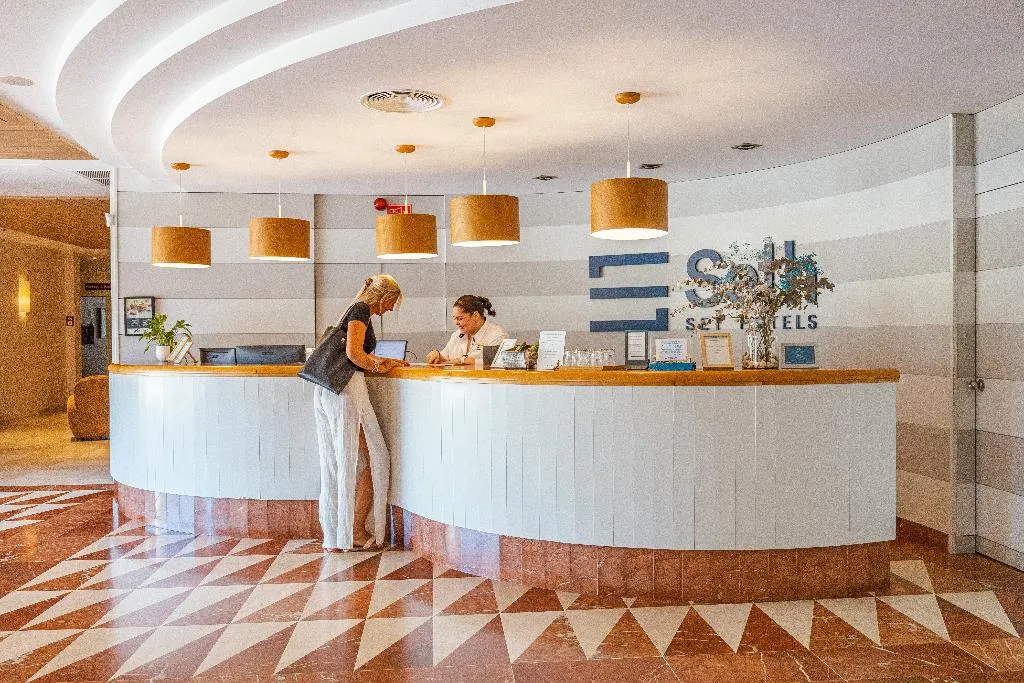 Lobby, Seth Santo Tomas, Menorca