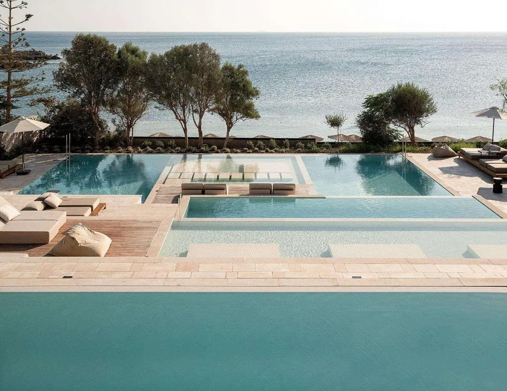 Pool, Ella Helea, Rhodes