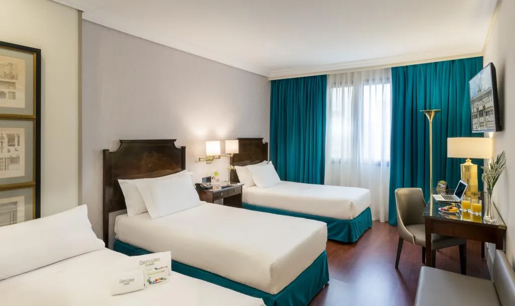 TRIPLE CLASSIC Room, Sercotel Gran Hotel Conde Duque, Madrid