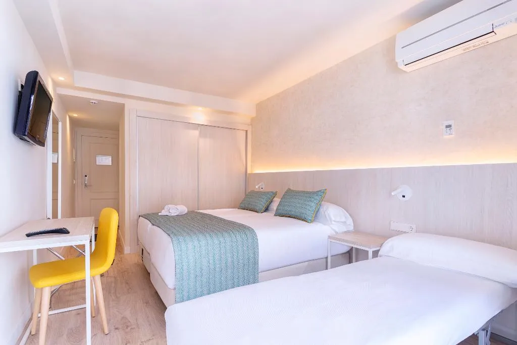 DOUBLE CAPACITY 3 Room, Palmasol Hotel, Costa Del Sol
