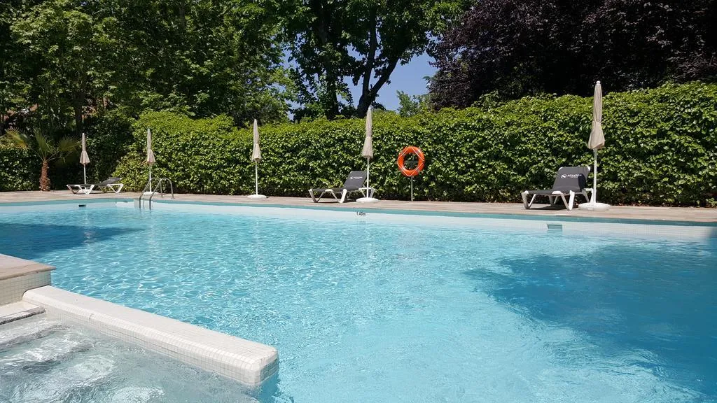 Pool, Senator Barajas, Madrid
