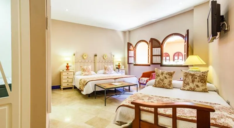 FAMILY ROOM CAPACITY 4 Room, Patio de la Alameda, Seville