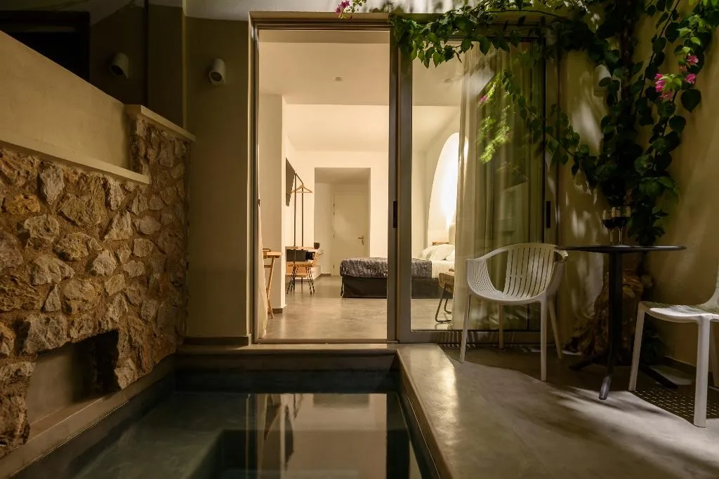 JUNIOR SUITE WITH JACUZZI Room, Afroditi Venus Beach Resort, Santorini