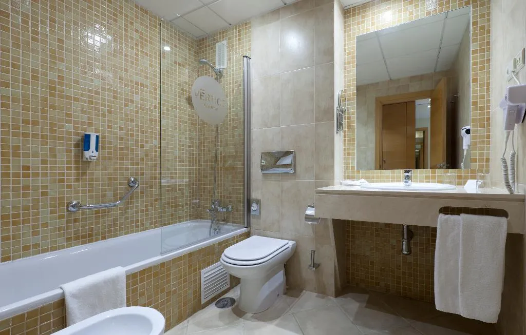 FAMILY ROOM CAPACITY 4 Room, Vertice Sevilla, Seville