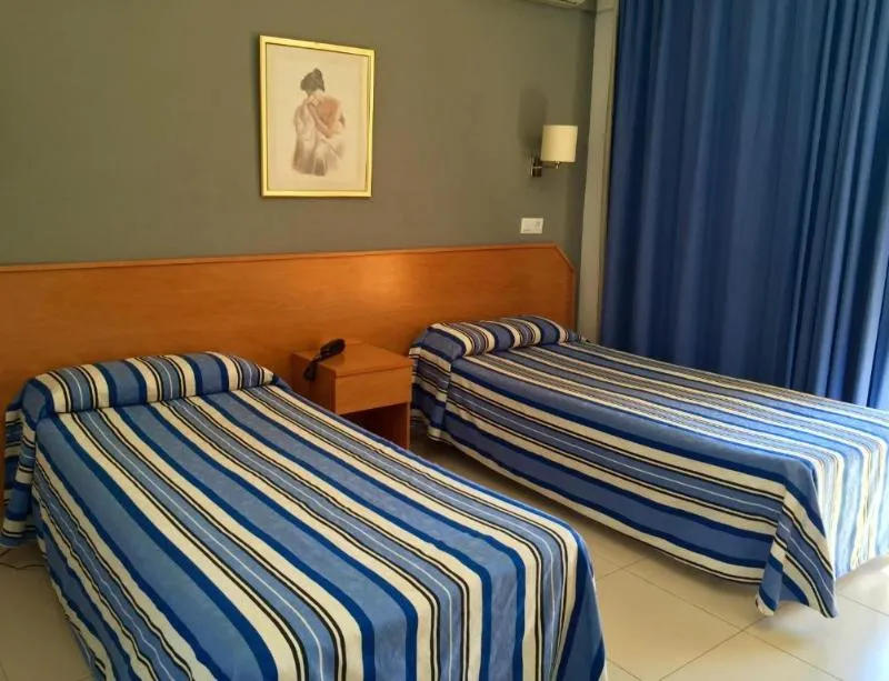 QUADRUPLE STANDARD Room, Bon Repos Hotel, Costa Brava