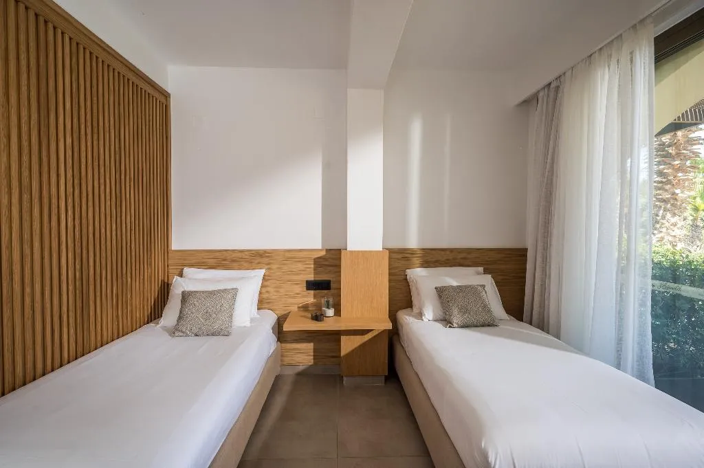 FAMILY ROOM TWO BEDROOMS Room, Stella Palace, Crete