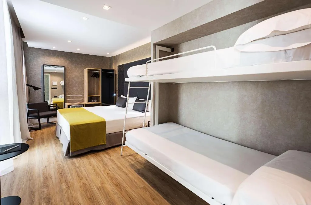 Room, Catalonia Giralda, Seville