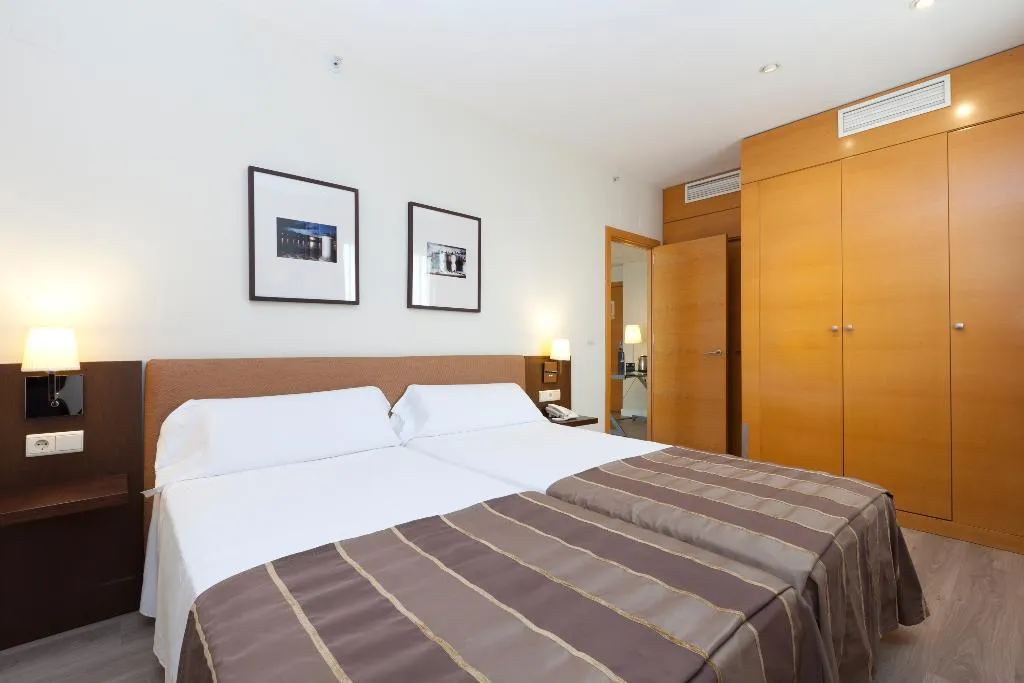 FAMILY ROOM CAPACITY 4 Room, Vertice Sevilla, Seville