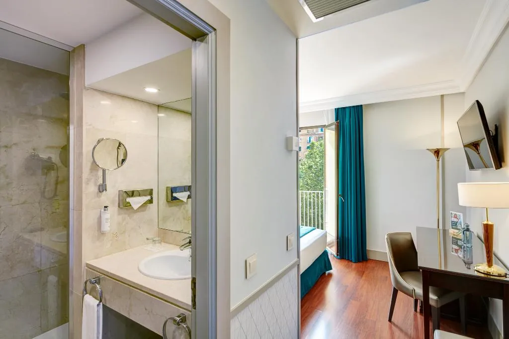 DOUBLE WITH VIEWS Room, Sercotel Gran Hotel Conde Duque, Madrid