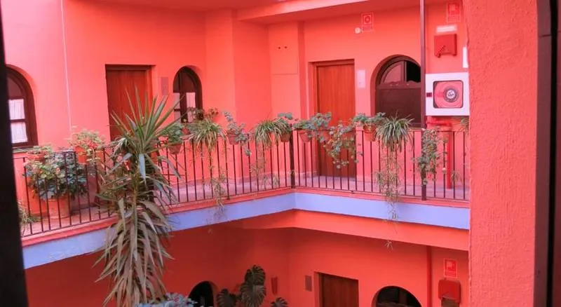 General view, Patio de la Alameda, Seville