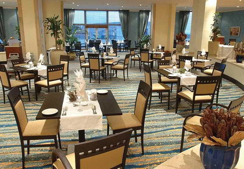 Restaurant, Radisson Blu Resort & Spa Golden Sands, Malta