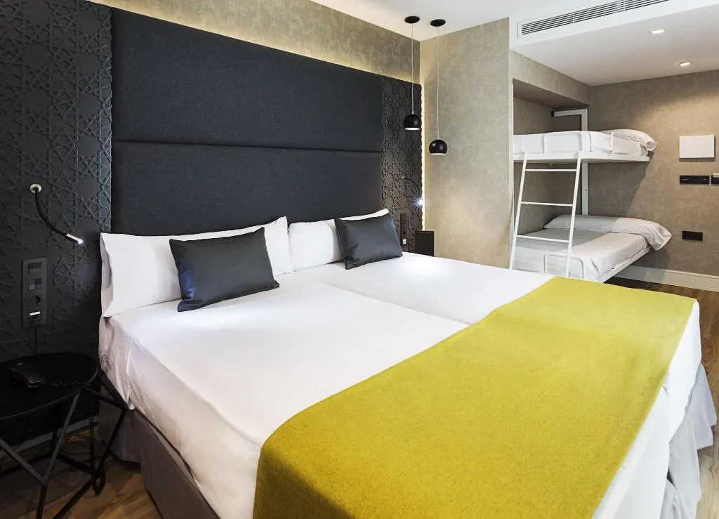 FAMILY ROOM QUEEN SIZE BED Room, Catalonia Giralda, Seville