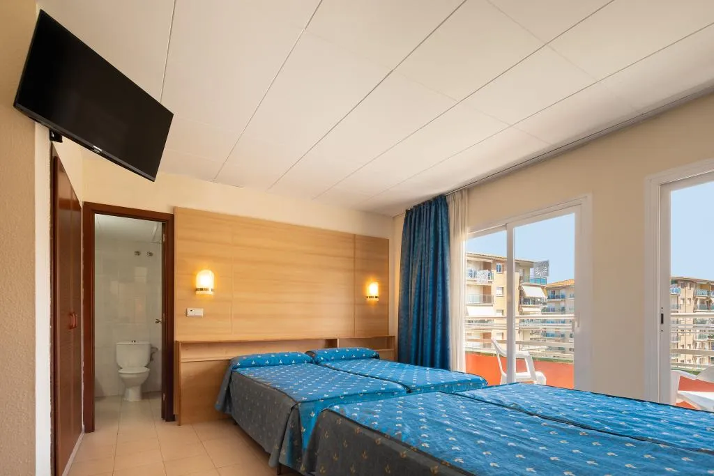 QUADRUPLE STANDARD Room, htop Summer Sun, Costa Brava