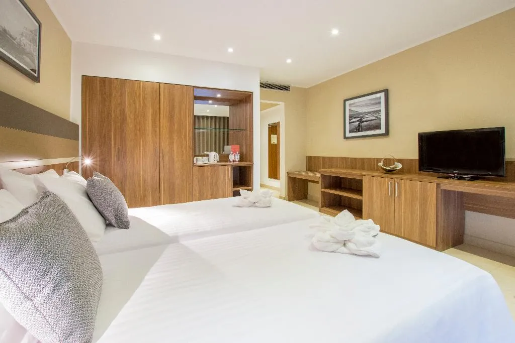 Double or Twin STANDARD Room, DoubleTree by Hilton Malta, Malta