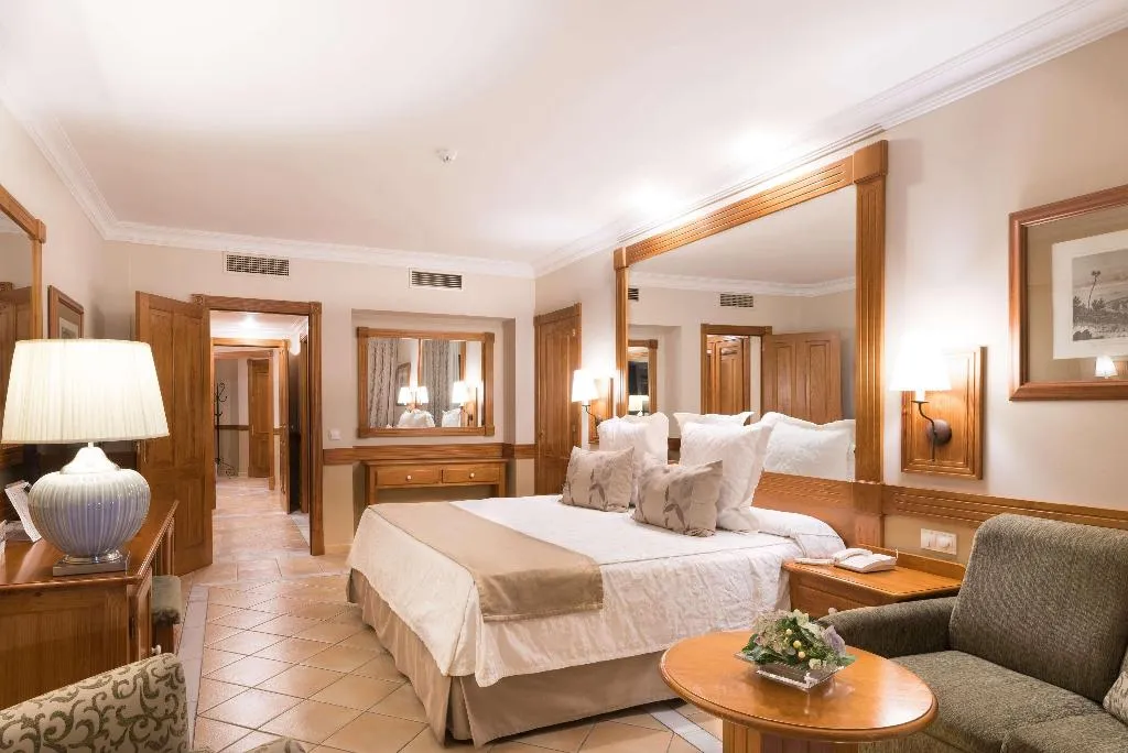 Room, GF Gran Costa Adeje, Tenerife