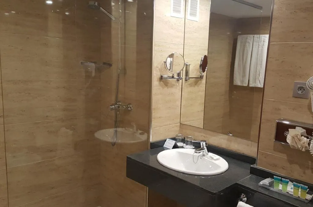 DOUBLE CONNECTING ROOM Room, Senator Barajas, Madrid