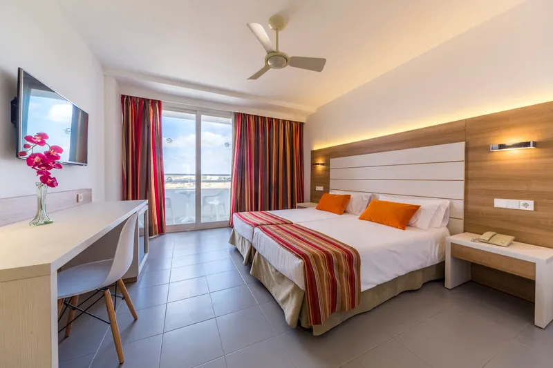Room, Globales Mediterrani, Menorca