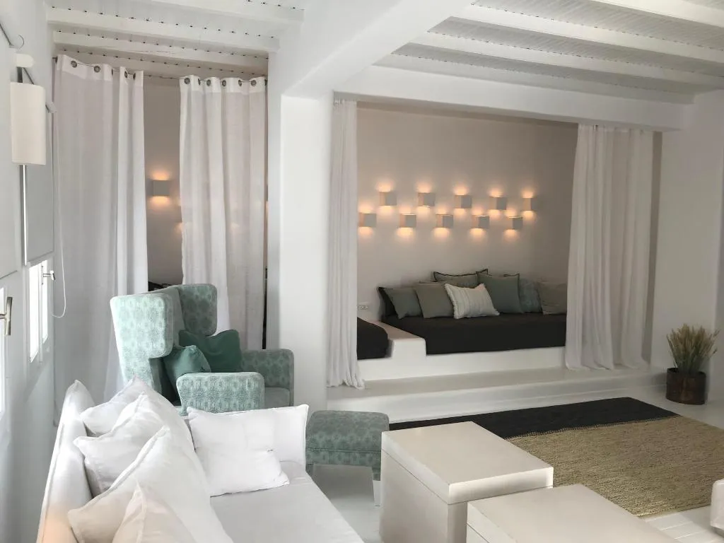 SUITE WITH JACUZZI Room, Ostraco Suites, Mykonos