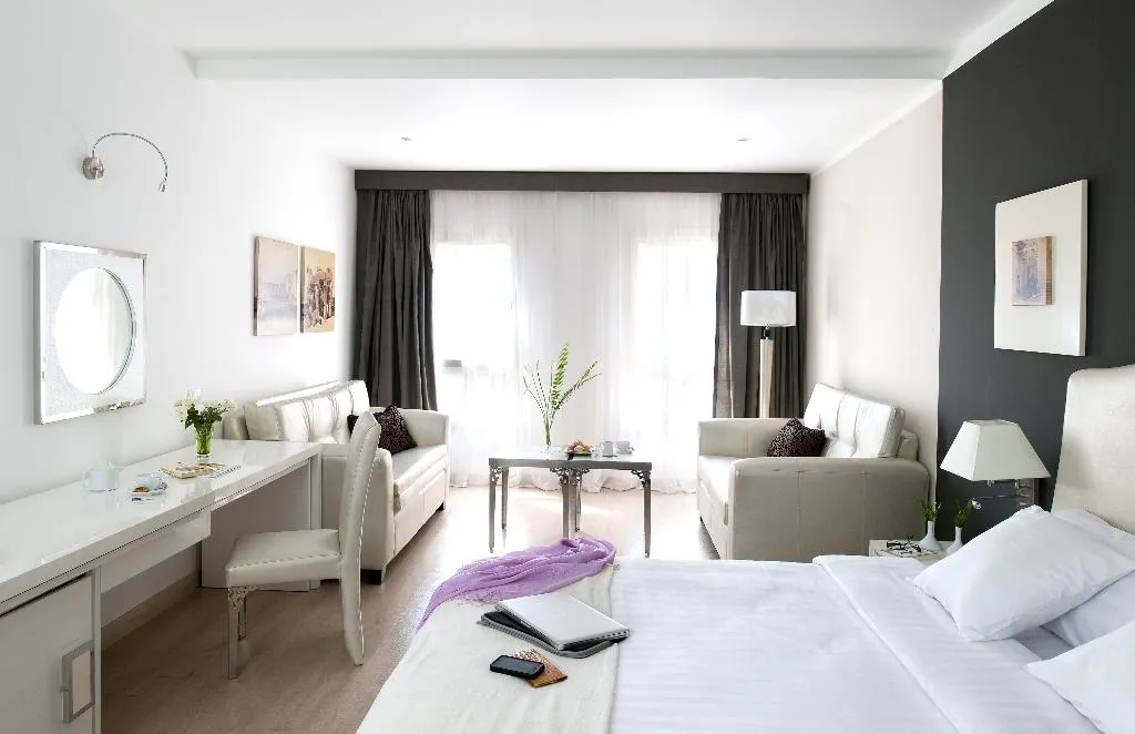 TRIPLE DELUXE Room, Barcelo Cairo Pyramids, Cairo