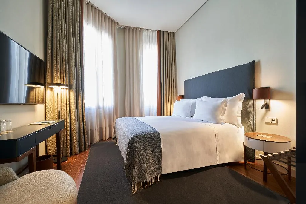 DOUBLE CLASSIC Room, PortoBay Flores, Porto