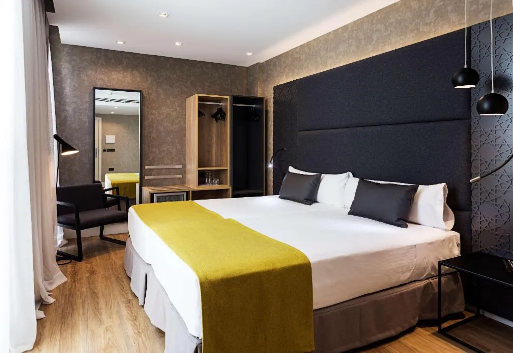 Room, Catalonia Giralda, Seville