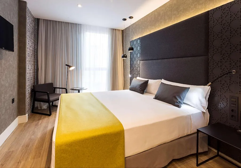 Room, Catalonia Giralda, Seville