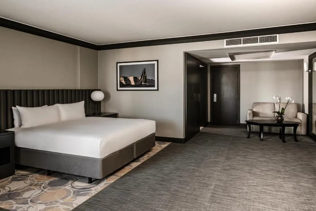 SUITE WITH VIEWS Room, Radisson Blu Resort & Spa Golden Sands, Malta
